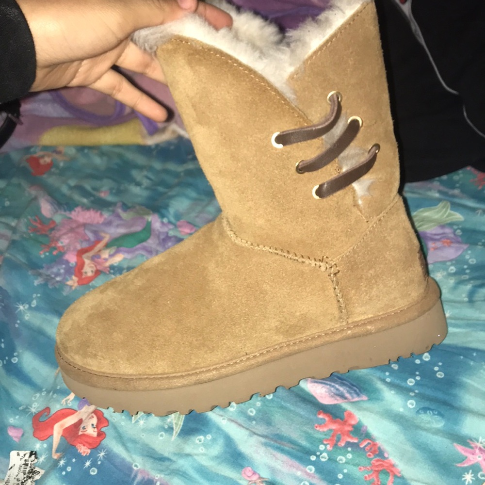 Ugg - Picture 4 of 4